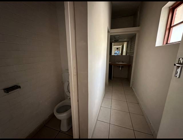 167M² OFFICE TO LET IN PAARDEN EILAND